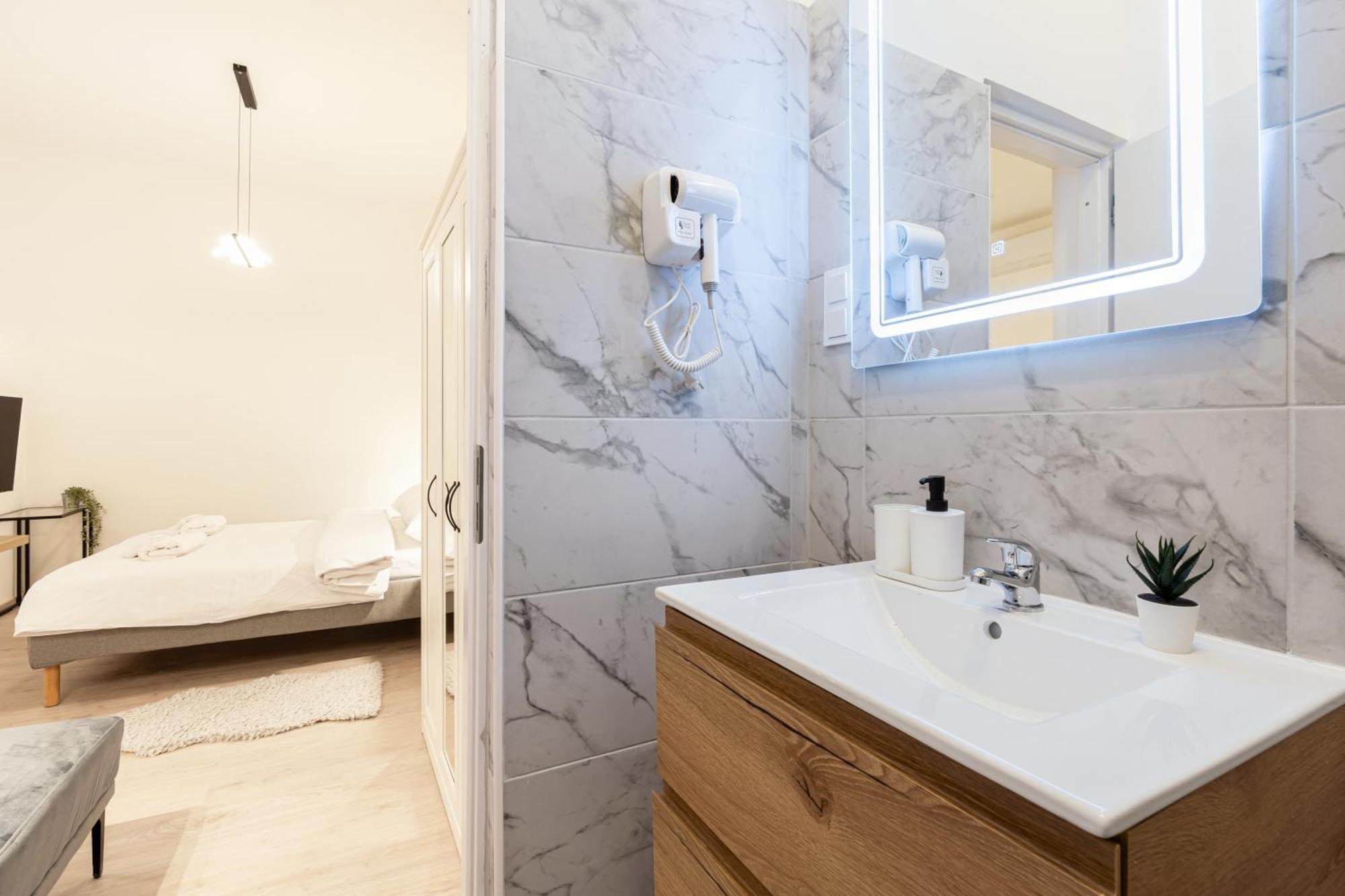 Appartement Kl31 - Urban Escape - Prime Location - Klauzal Square By Bqa à Budapest Extérieur photo